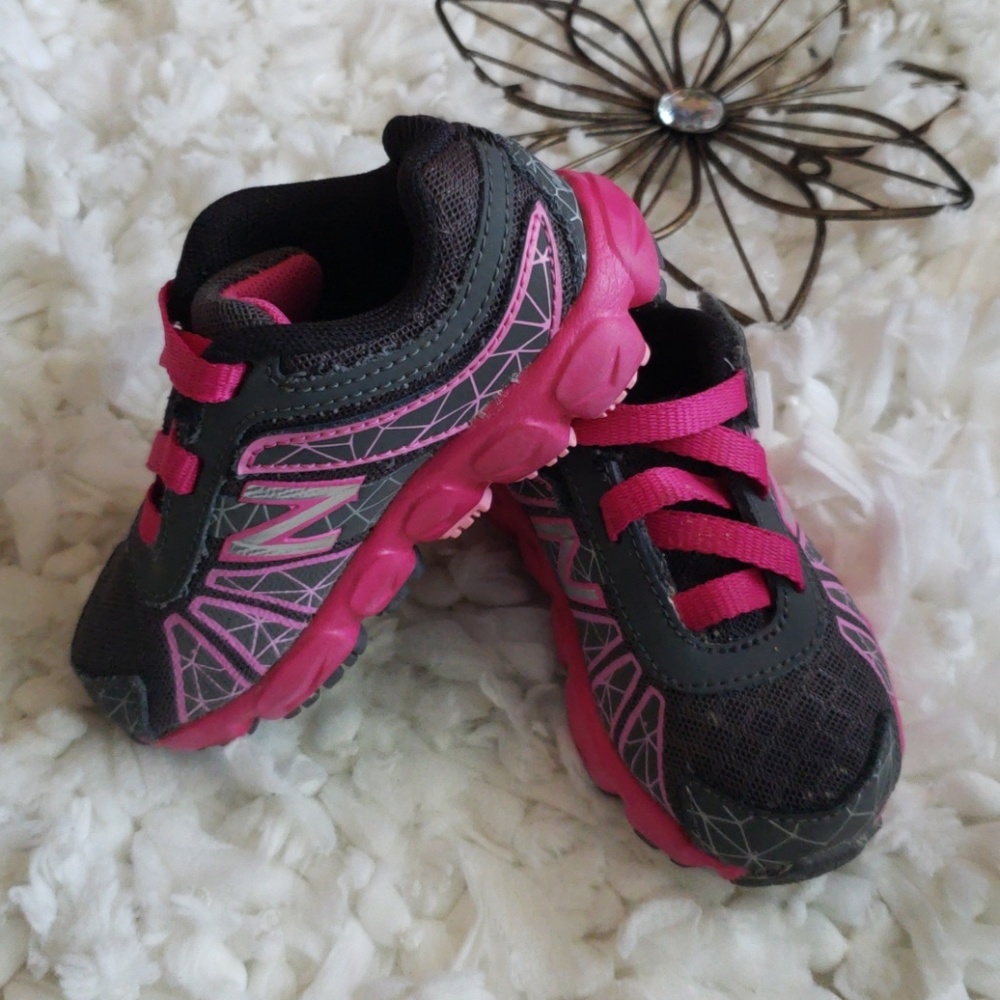 Toddler new balance tennis shoes